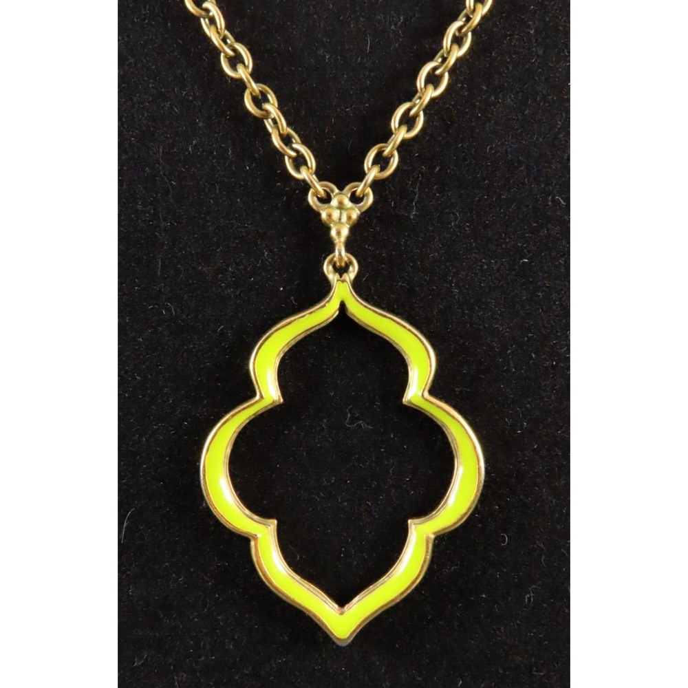 TAHARI Gold Tone Chain Necklace GREEN ENAMEL MOROCCAN OPEN SHAPE PENDANT 30"